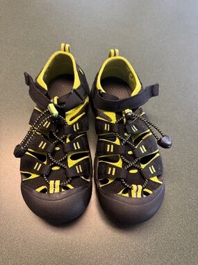 Keen Boys Newport H2 Sandal Water Shoes Hiking Outdoor Green Waterproof Size 3